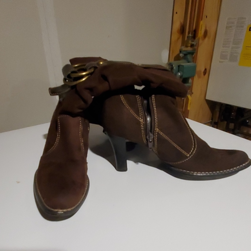 Brown zip-up boots.